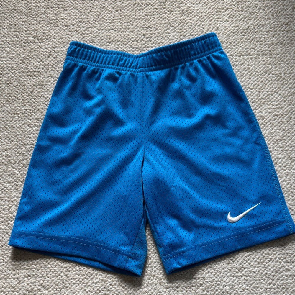 Nike boys dry fit shorts size 7
